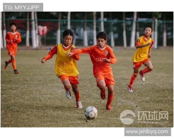 球星足球技巧大揭秘：掌控左右脚的神奇力量与应用